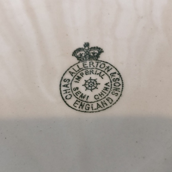 2 Ceramic Pottery Porcelain Plates - Picture 7 of 7